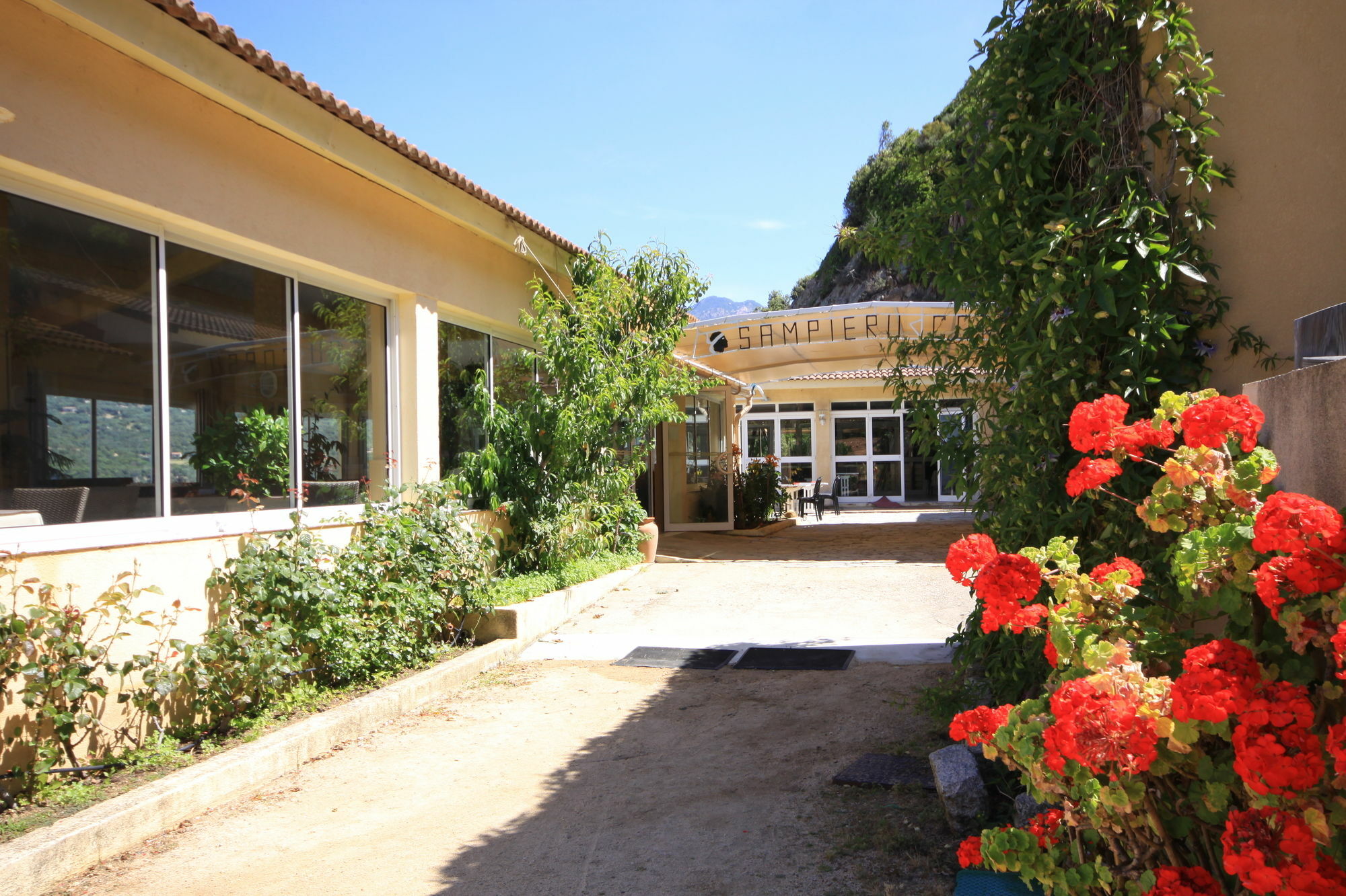 Hotel Sampiero Propriano  Bagian luar foto